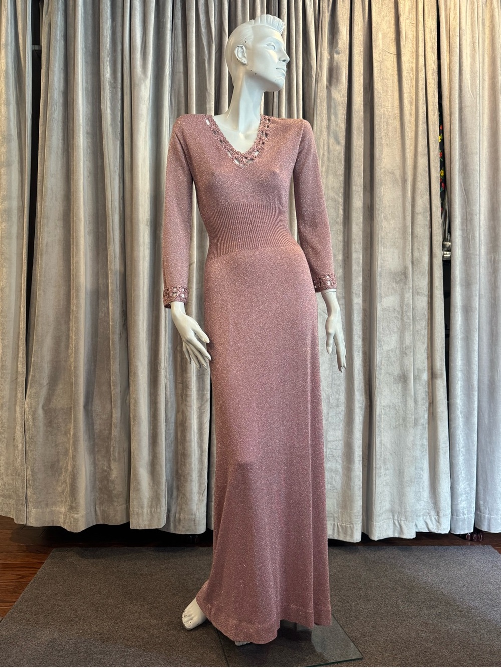 Elegant Long Sleeve V-Neck Pink Evening gown